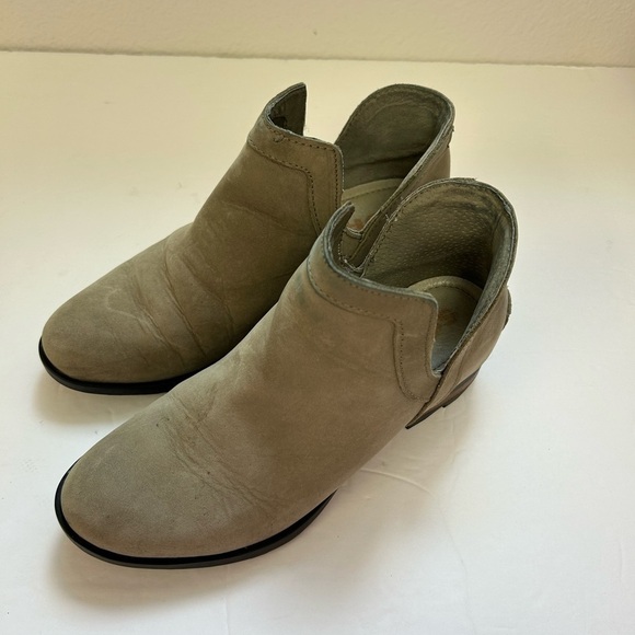 Sorel/ Women's/ Sorel Lolla Cut Out Bootie/ oatmeal flax / size 6.5 - Picture 2 of 10